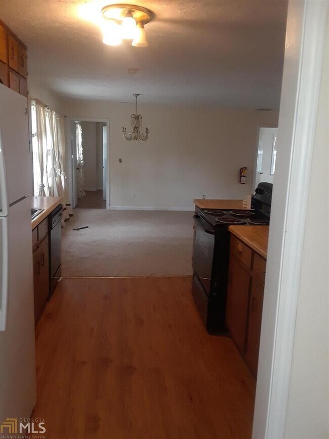 Building Photo - 995 Green St SE