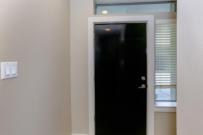 Building Photo - 4030 Center St