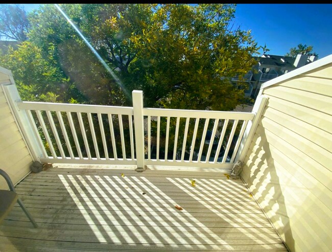 Building Photo - 17293 E Ford Dr