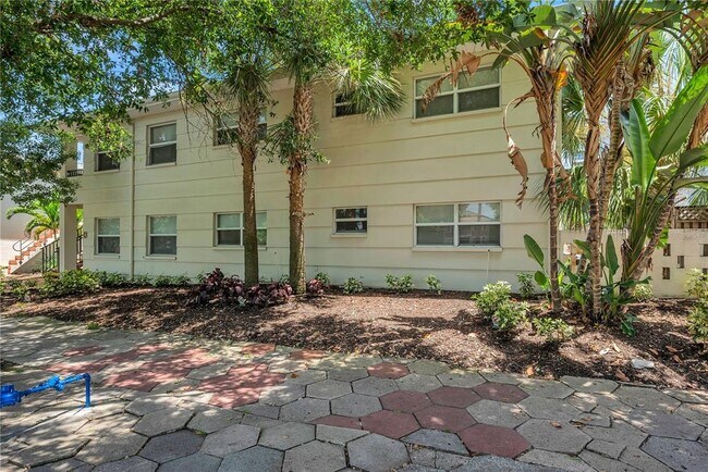 Building Photo - 224 6th Ave N