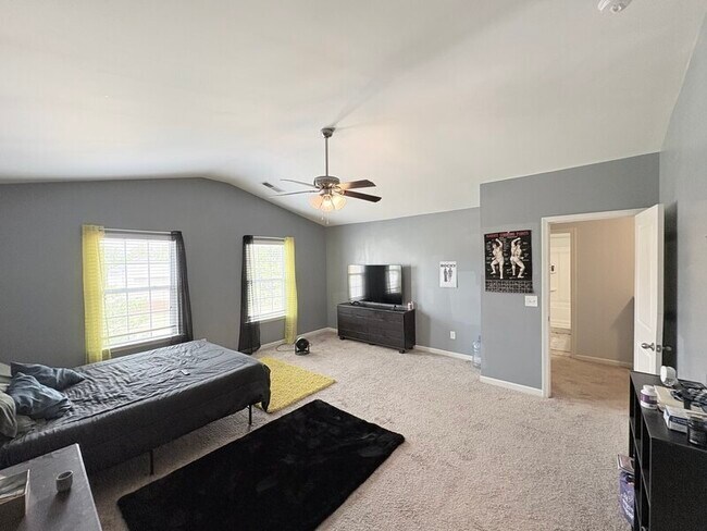 Building Photo - 1174 Primrose Dr