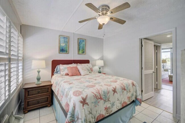 Building Photo - 122 Camrose Wy