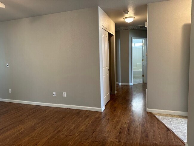 Building Photo - Well maintained home in desirable Ravenwood, Anderson subdivision