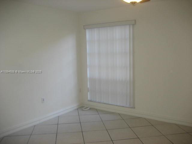 Building Photo - 10810 N Kendall Dr