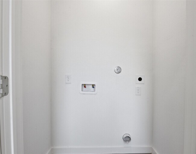 Building Photo - 4610 Providence St