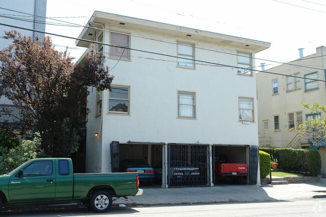 Building Photo - 2531 Regent St