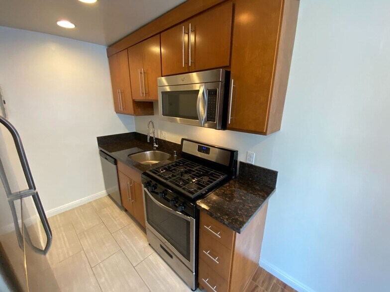 Building Photo - 3538 Keystone Av