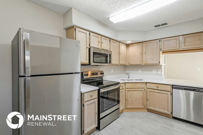 Building Photo - 7005 Huntington Woods Cir E