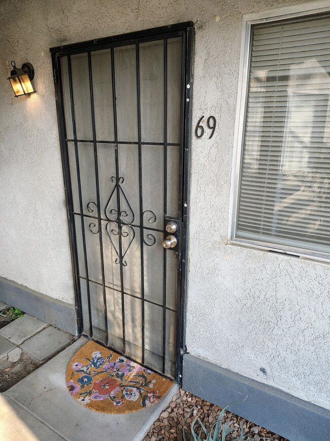 Primary Photo - Move In Before the Holidays