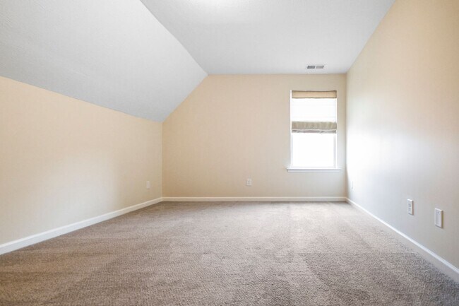 Building Photo - Pet Friendly Three Bedroom in Pleasant View!