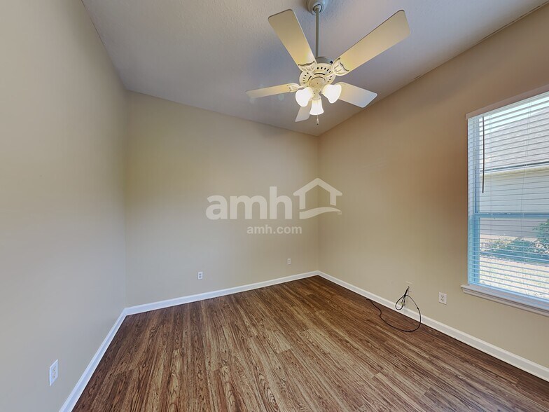 Building Photo - 320 Valverde Ln