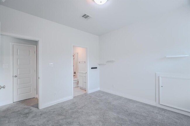 Building Photo - 17010 Harper's Way