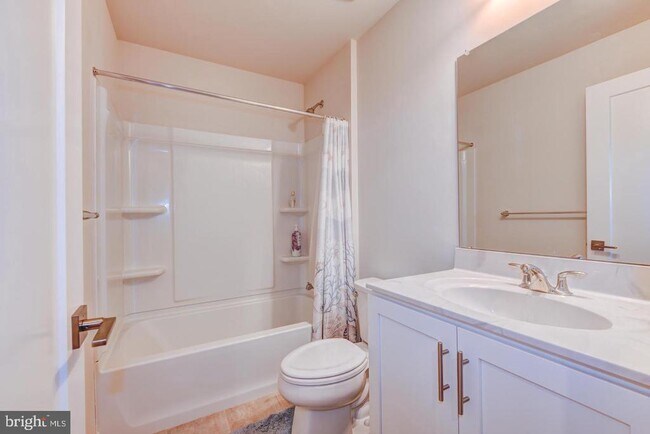 Building Photo - 204 Wynstone Ct