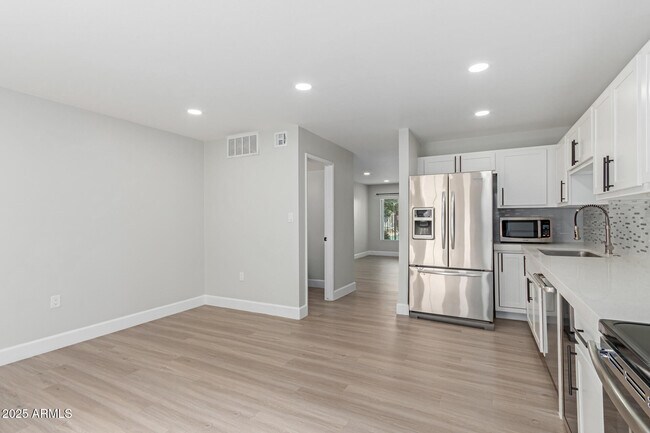 Building Photo - 3701 E Monterosa St