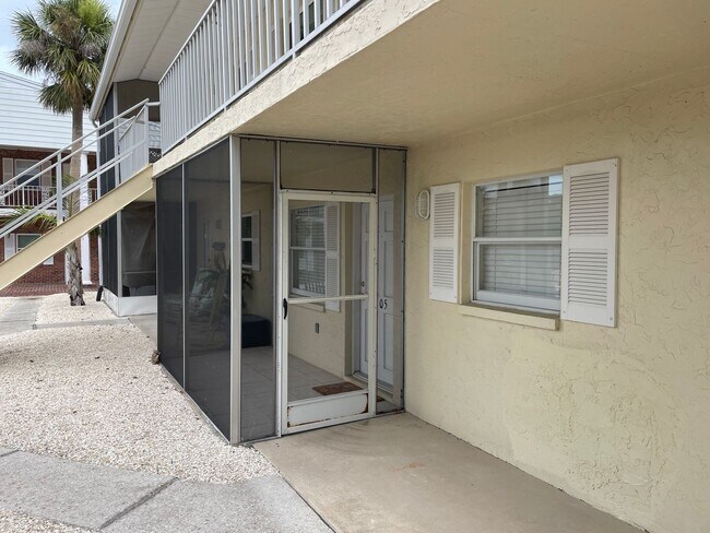 Building Photo - Venice Island 1Br/1Ba Condo Ground Floor
