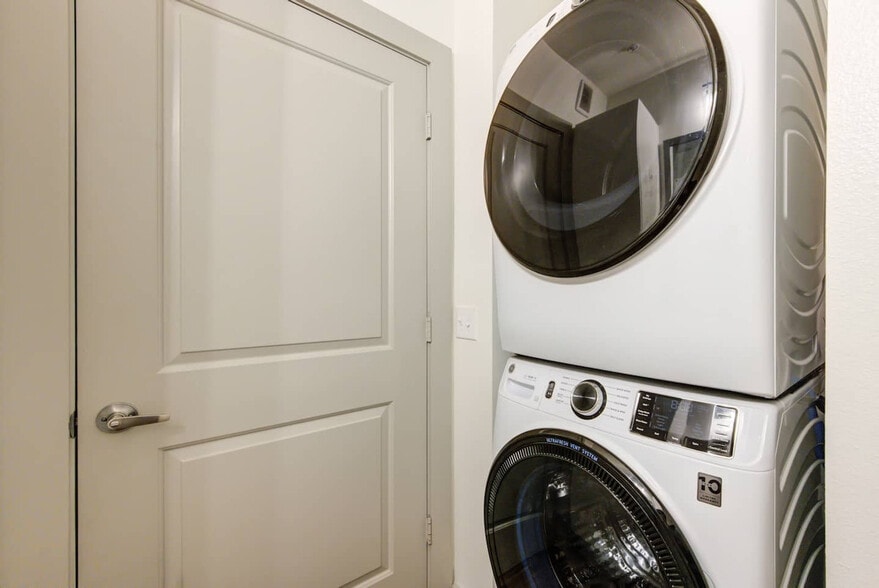 Building Photo - 1111 Shepherd Dr