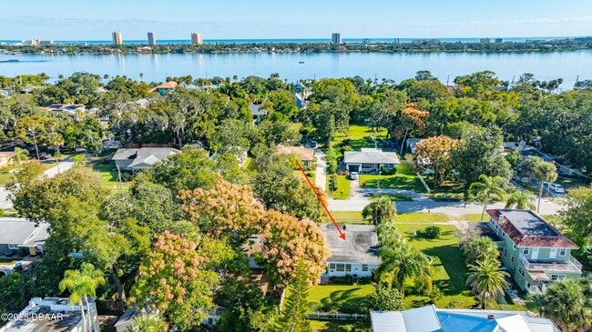 Building Photo - 930 Daytona Ave