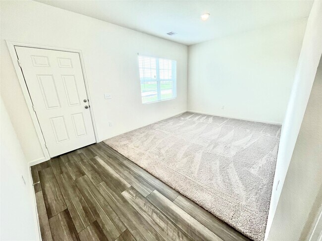 Building Photo - 5915 Grantgrala Dr