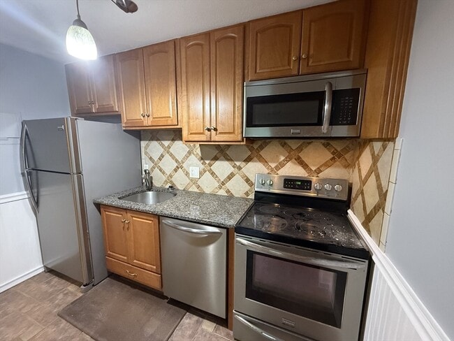 Primary Photo - 491 W Central St