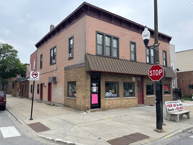 Building Photo - 10401 S Ewing Ave