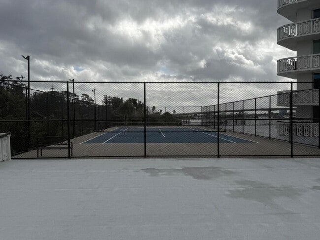 Building Photo - 925 N Halifax Ave