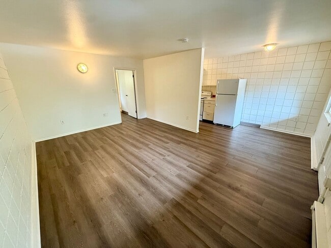 Building Photo - 509 S Bryan Ave