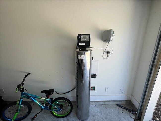 Building Photo - 177 Hidden Peak Dr