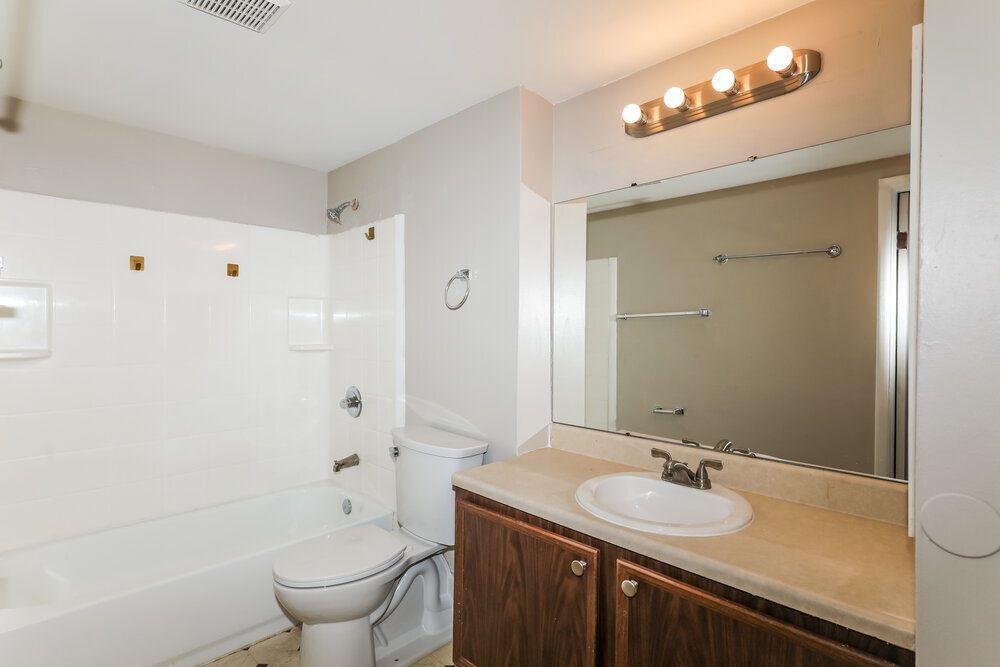 Building Photo - 822 Woodlark Dr