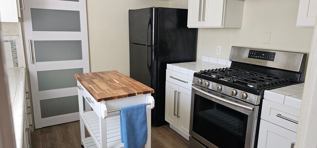 Building Photo - 2749 S Sepulveda Blvd