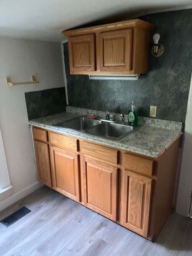 Building Photo - COMING SOON! Move-In Special Available – Free First Month’s Rent!