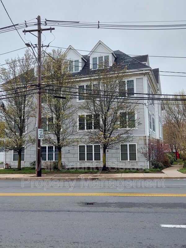 Building Photo - 103 Elliott St