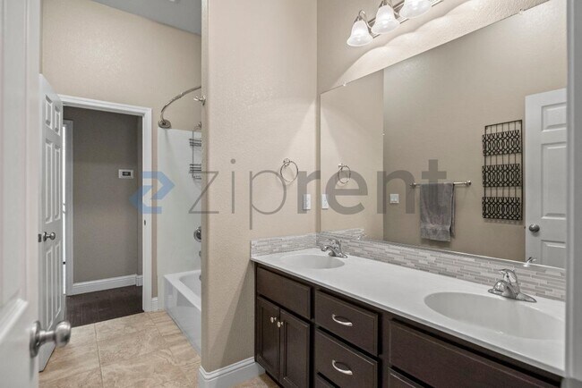 Building Photo - 1491 Maehl Dr