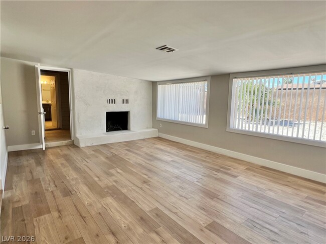 Building Photo - 2017 Bracken Ave