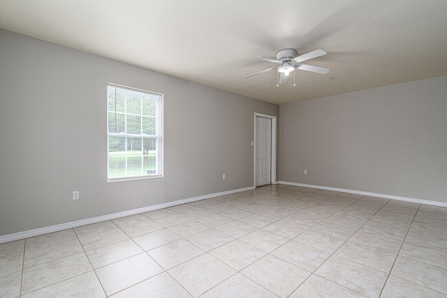 Building Photo - 100 Corwin Dr