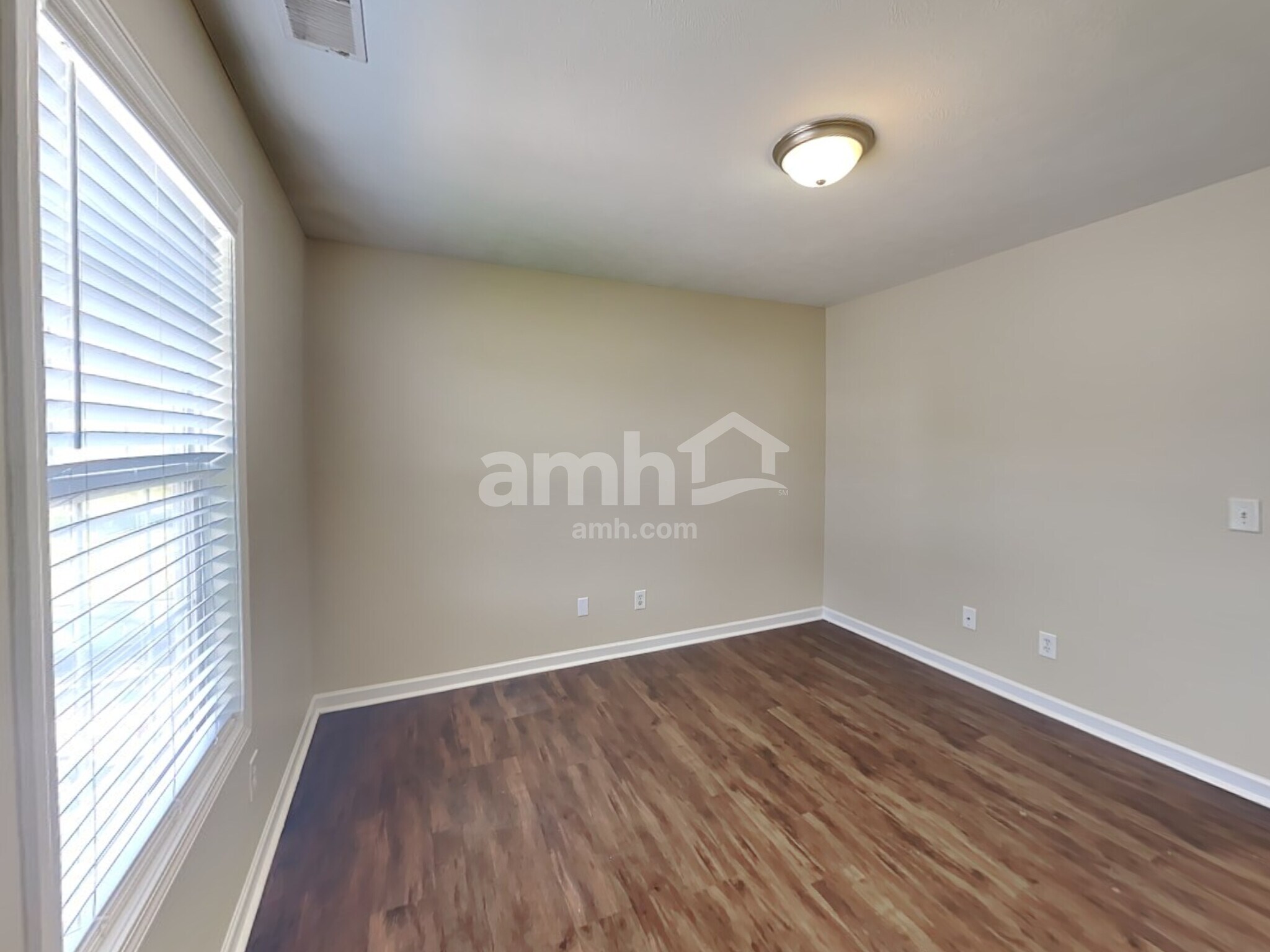 Building Photo - 733 Clear Cir