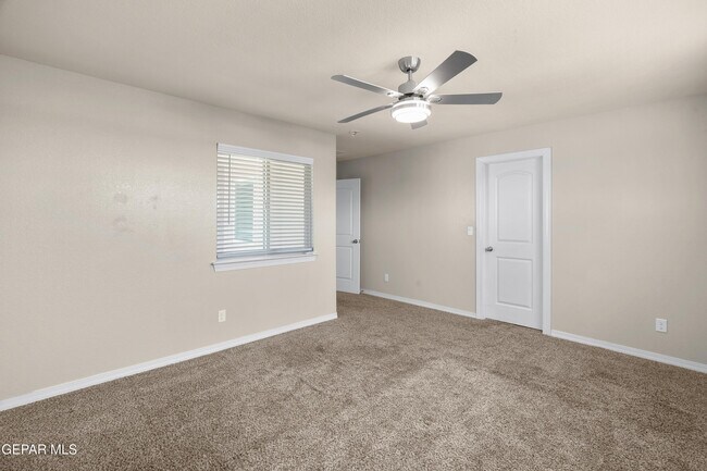 Building Photo - 380 Canyon Vista Dr