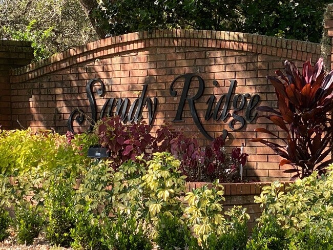 Building Photo - 4 Bedroom 3 Bath home in Sandy Ridge subdivision, in Davenport for RENT!