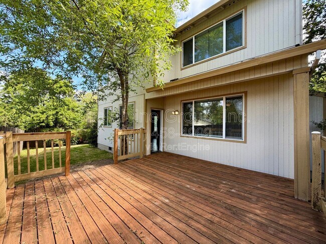 Building Photo - 5847 SW Coventry Pl