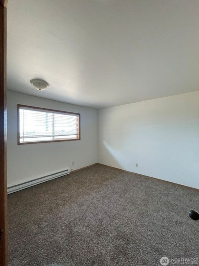 Building Photo - 511 Castle Dr