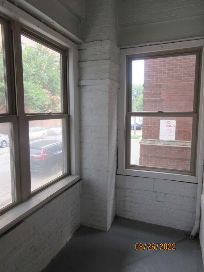 Building Photo - Available September 2026 Large Remodeled 1 Bedroom Apartment with Free Heat!