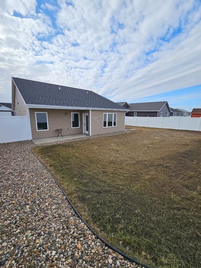 Building Photo - 2913 Armstrong St