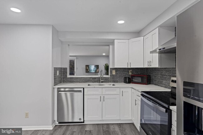 Building Photo - 70 Dorchester Cir