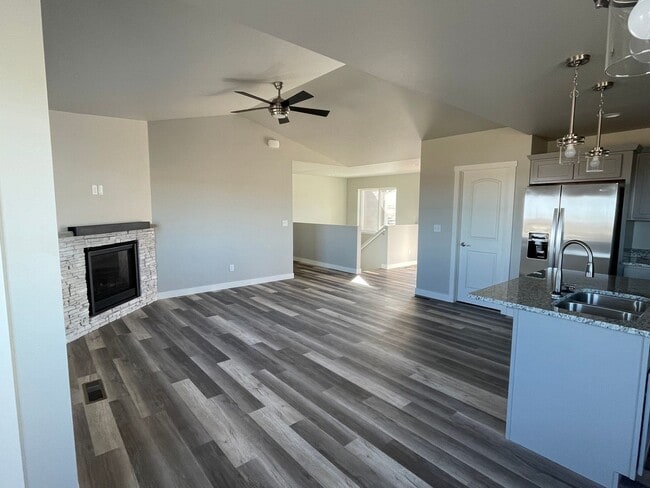 Building Photo - ~Applications Pending~ Newer 4 Bed, 3 Bath, 3 Car Garage Home for Rent