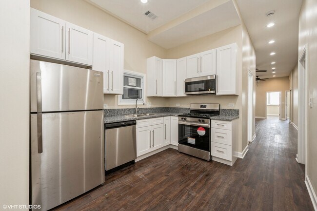 Building Photo - 5026 W Madison St