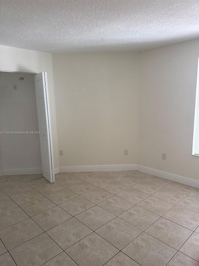 Building Photo - 9848 SW 117th Pl