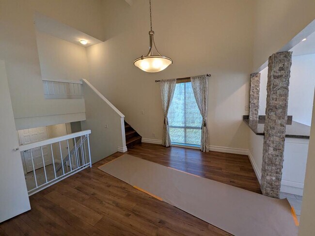Building Photo - 10051 Topanga Canyon Blvd