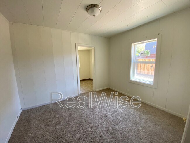Building Photo - 512 Pearl St