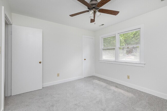 Building Photo - 5544 Kaplan Drive Unit A