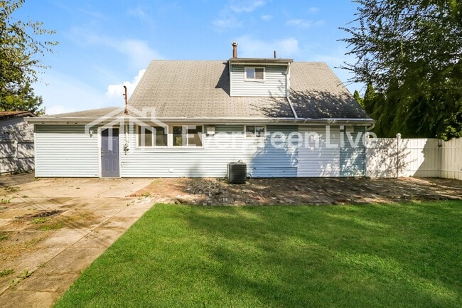 Building Photo - 4663 E Livingston Ave