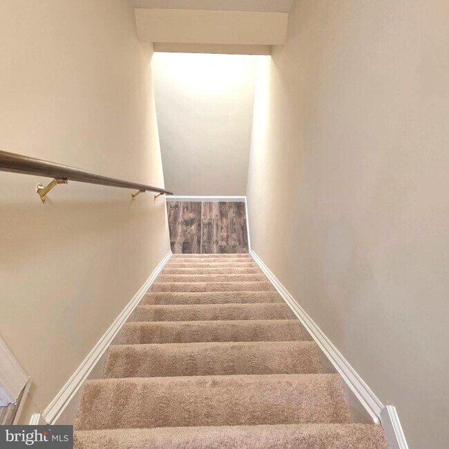 Building Photo - 17325 Sandy Knoll Dr
